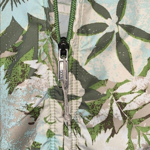 Gently Loved Patagonia Women's Floral Green Jacket —Windbreaker - Picture 4 of 11